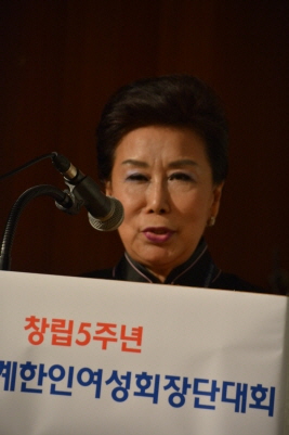 박양숙 대표총재가 대회사를 하고 있다.