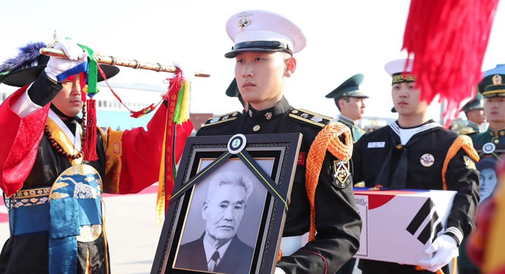 카자흐스탄 누르술탄에서 독립운동가 유해 봉환식이 진행됐다.[사진제공=청와대]