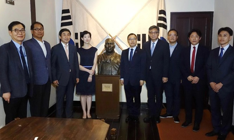 8월8일 상하이 임시정부청사 기념관에서 임시정부청사 태극기 기증식이 거행됐다.