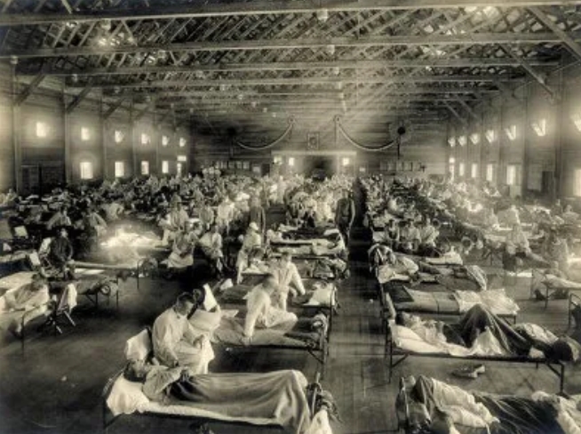 1918년 3월 미국 캔자스주 포트 라일리의 캠프 펀스턴 군병원에서 치료를 받고 있는 스페인독감 환자들.