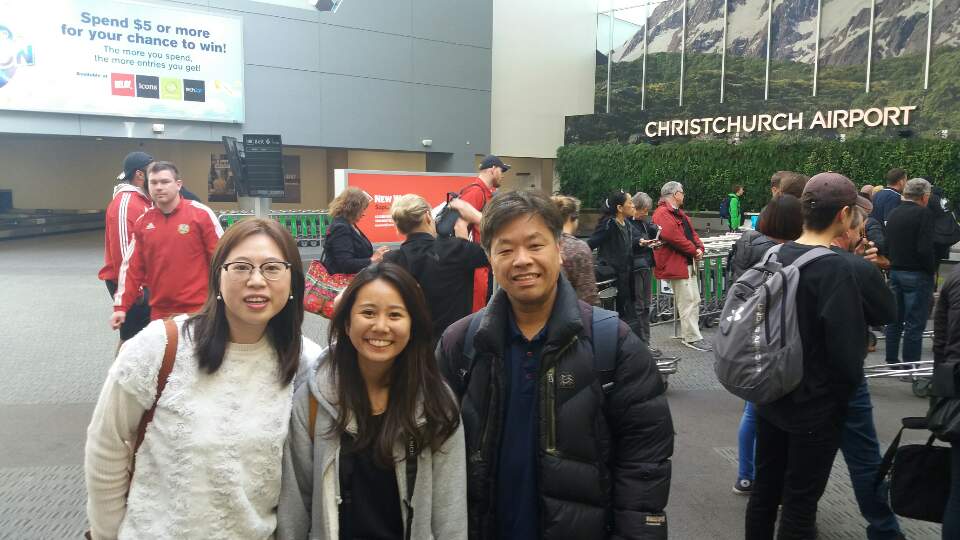 지난해 9월 크라이스트처치 공항에서 한국어를 배우는 중국인, 일본인 학생과 함께.
