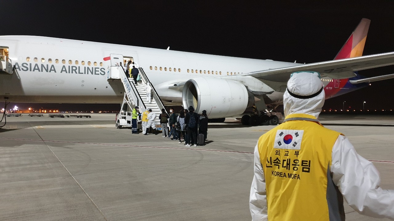 사진은 지난 3월18일 이란에 파견된 정부 특별기. 총 80명의 재외국민이 탑승해 두바이 알막툼 공항을 경유해 한국으로 돌아왔다.