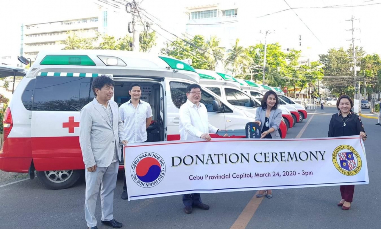 세부한인회가 3월24일 세부주 정부에 의료용 구급차 5대를 기증했다.