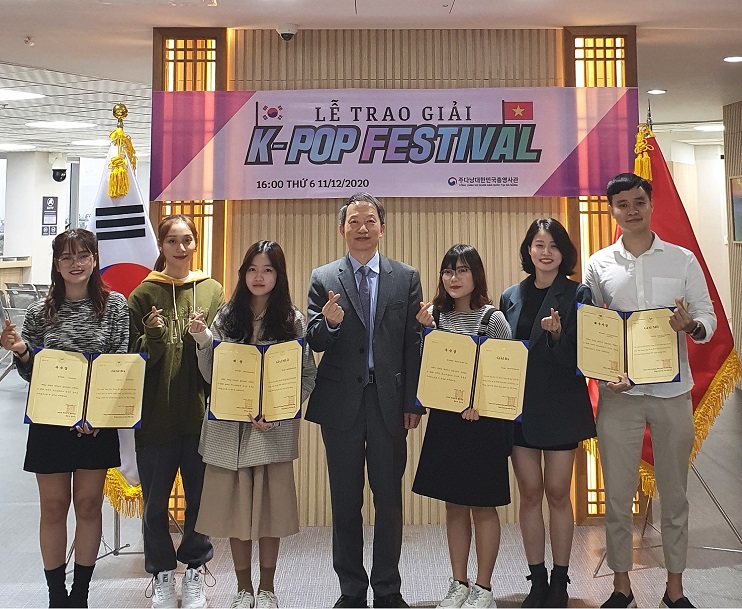 주다낭총영사관이 지난해 12월11일 K-POP 페스티벌의 수상식을 가졌다.
