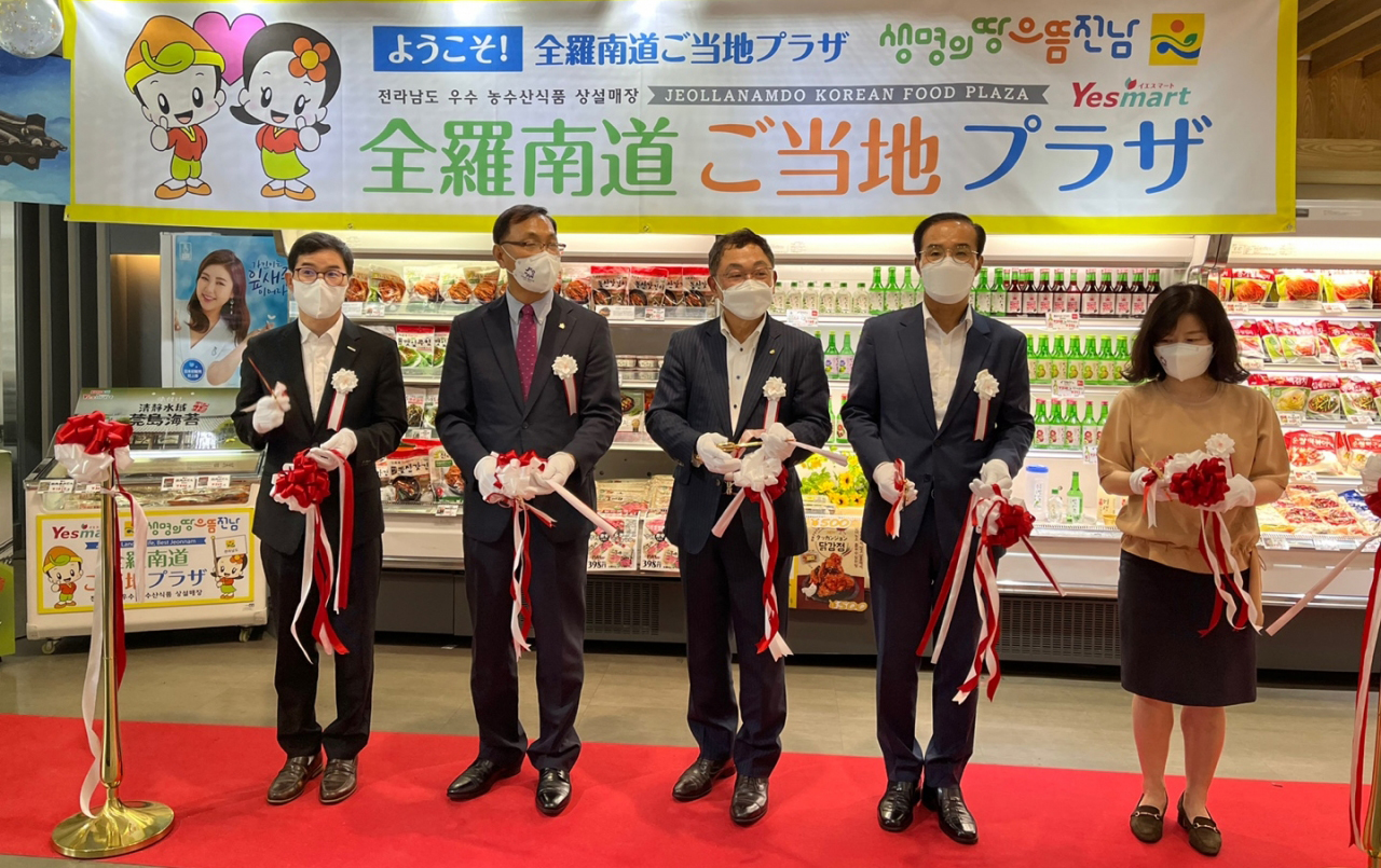 장영식 회장은 일본 17개 도시에 예스마트를 개설했다. 사진은 후쿠오카시 하카타구에 있는 예스마트.