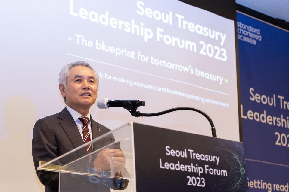 지난 12일 서울 종로구 포시즌스 호텔에서 SC제일은행이 주최한 ‘Seoul Treasury Leadership Forum’에서 박종복 SC제일은행장이 인사말을 하고 있다.