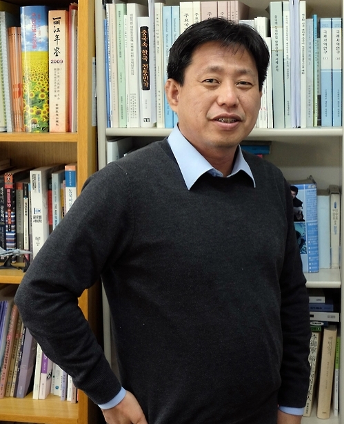 예동근 재한동포문학연구협회 회장(부경대학교 교수)
