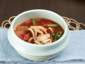 [Mi Ran Park's K-Food recipe-4] SQUID AND RADISH SOUP