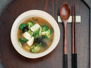 [Mi Ran Park's K-Food recipe-5] WHITE MISO SOUP WITH BROCCOLI