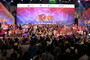 베트남 하노이 K-pop 축제에 3만명 모여