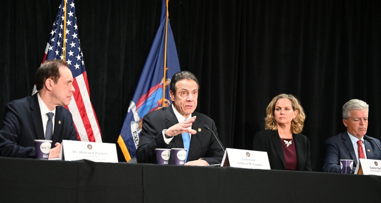 앤드루 쿠오모 뉴욕주지사(왼쪽 두번째)가 3월4일 코로나19 확산대책과 관련한 긴급 기자회견을 가졌다.[사진=뉴욕주 공식홈페이지]