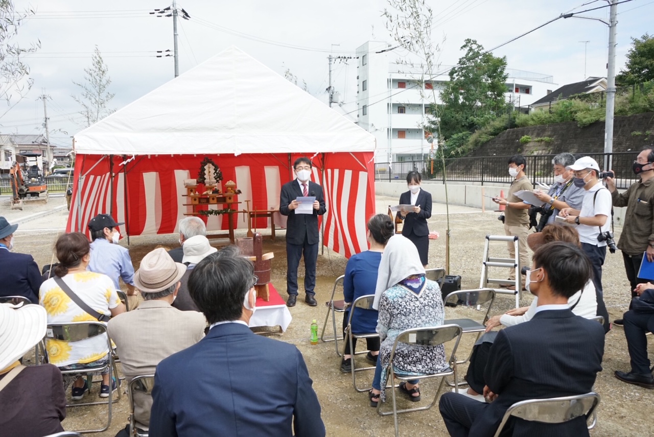 지난 9월16일 일본 교토에 있는 우토로 마을에서 열린 평화기념관 착공식에서 조성렬 총영사가 인사말을 하고 있다.[사진제공=주오사카한국총영사관]