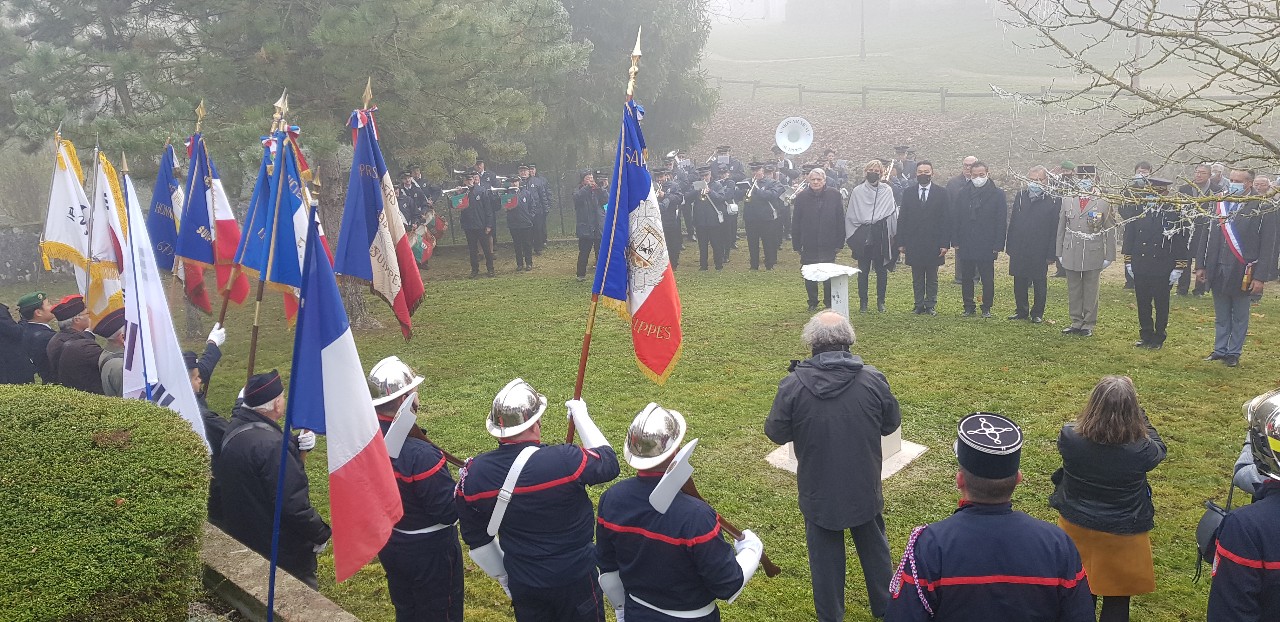 11월11일 프랑스 쉬프에 있는 ‘프랑스 한인 이주 100주년 기념비’에서 1차 세계대전 종전기념 행사가 열렸다.[사진제공=프랑스한인회]