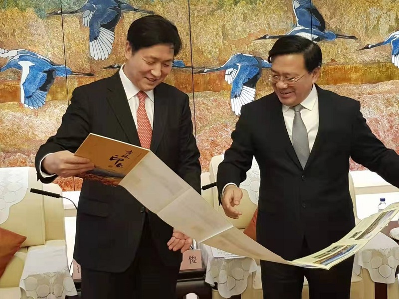최두석 총영사(왼쪽)와 Han Jun 중국 지린성장