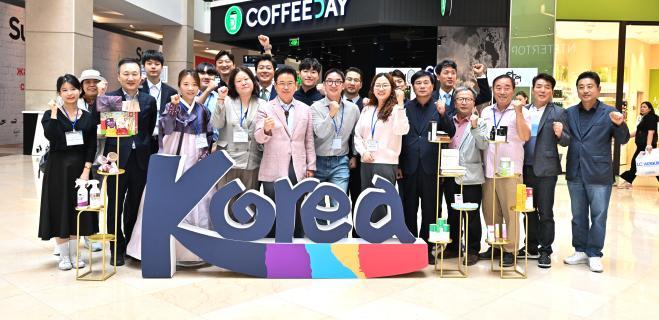 이철우 도지사가 지난 9월 타지키스탄과 카자흐스탄에서 K-소비재 판촉전, K-농자재 수출교류회 및 수출 계약식을 가졌다.